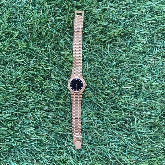 GUCCI DIAMOND S-STEEL BLACK DIAL GOLD-TONE WOMEN'S WATCH 9200L-0037540 - Picture 4 of 10